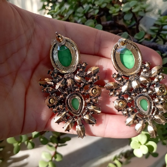 ✨NEW CRYSTAL EARRINGS COLLECTION✨ Matte Blue and Green Earrings - Picture 8 of 9